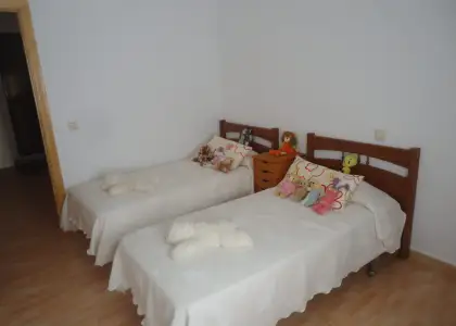 Venta de casa de construcción nueva de cinco dormitorios, zona bulevar en Manzanares