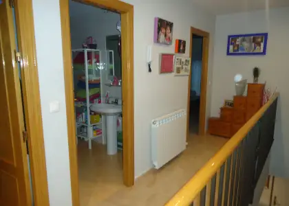Venta de casa de cuatro dormitorios muy luminosa y con patio en Manzanares