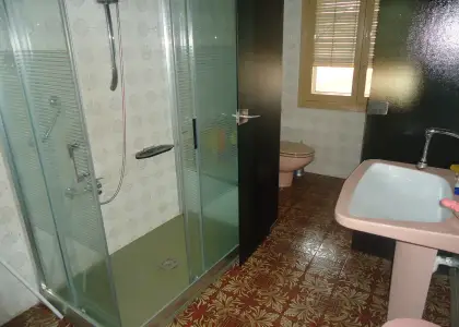Venta de casa de dos plantas, a escasos metros del centro en Manzanares