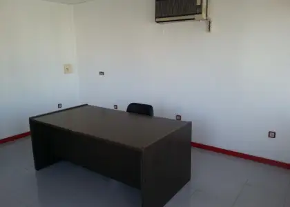 Venta de nave industrial con oficinas en Polígono de Manzanares en Manzanares