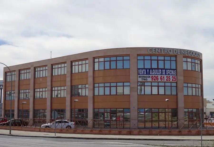 Venta de parcela de 176 M2 con 22 metros de fachada en Manzanares