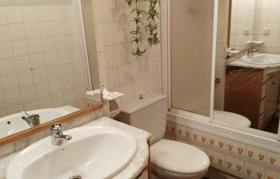 Venta de piso de cuatro dormitorios en planta baja con garaje en Manzanares