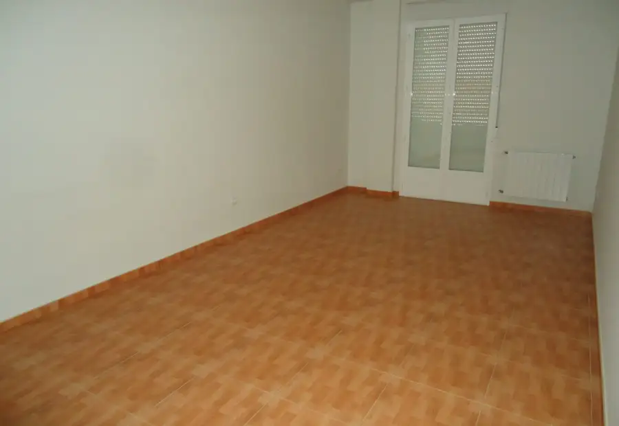 Venta de piso de tres dormitorios a estrenar con garaje y trastero en Manzanares