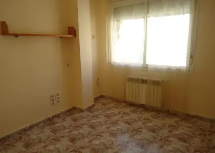 Venta de piso de tres dormitorios en el centro de Manzanares a espaldas del gran teatro en Manzanares