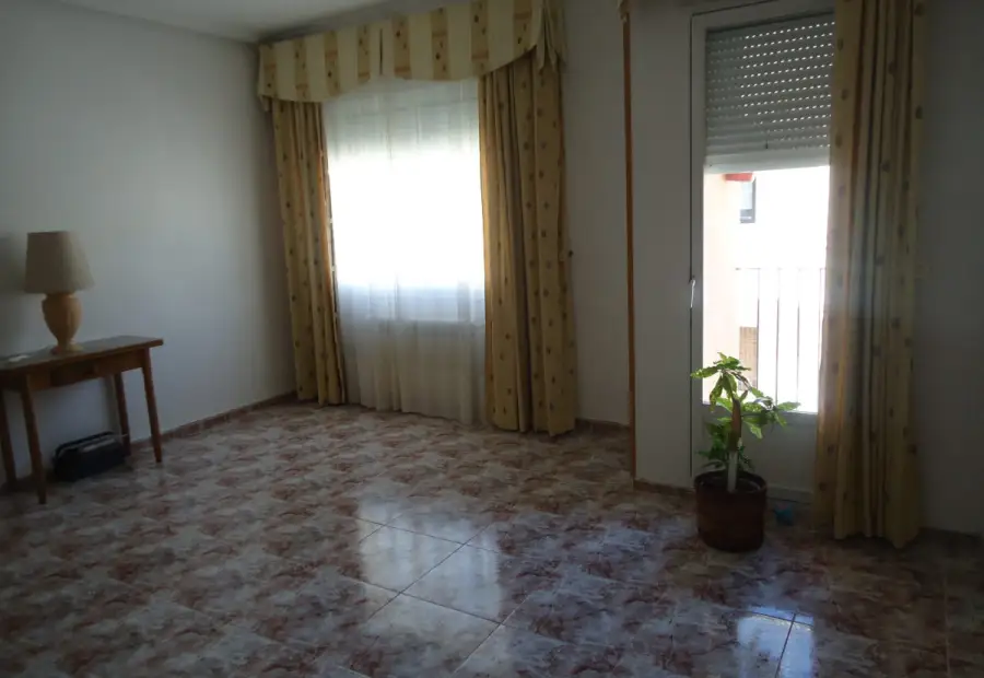 Venta de piso de tres dormitorios en el centro de Manzanares a espaldas del gran teatro en Manzanares