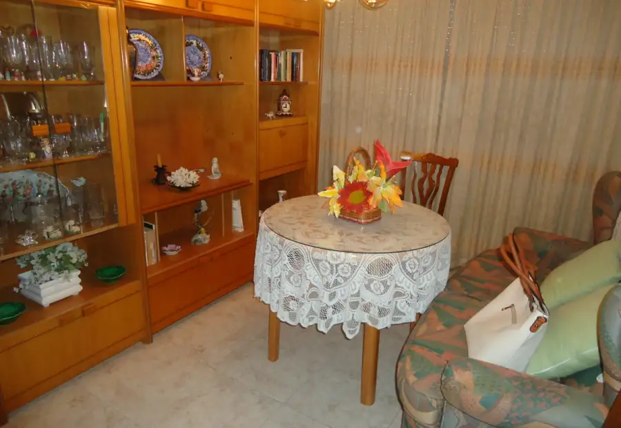 Venta de piso de tres dormitorios, sin ascensor ni garaje en Manzanares