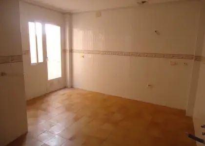 Venta de piso de tres dormitorios y dos baños totalmente centrico en Manzanares