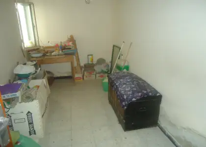 Venta de piso en planta baja de tres dormitorios muy centrico, necesita reforma